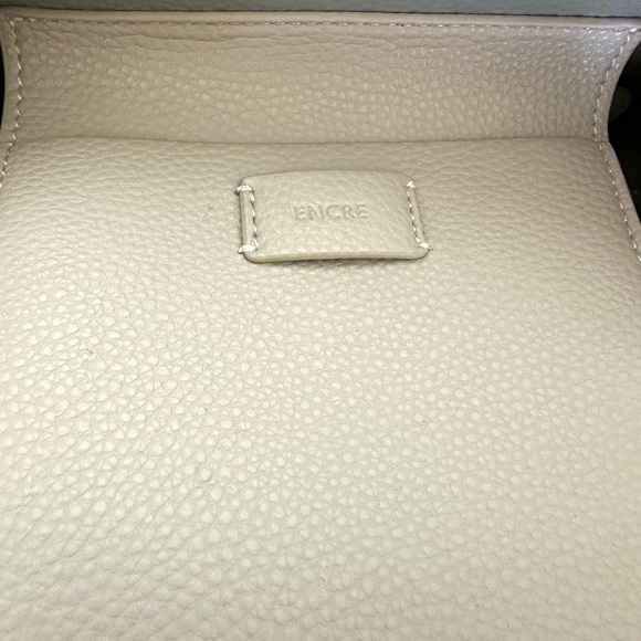 Encre Women's Sophisticated Champagne Shoulder Bag - Picture 7 of 13